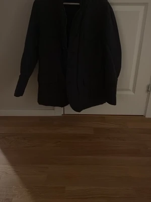 Montedoro jacka - En stilren och elegant jacka från Montedoro (slowear), som är i bra skick. 