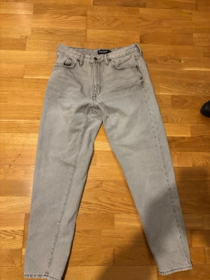 Grå pull & bear jeans - Fick det för födelsedag har inte används 1 gånger