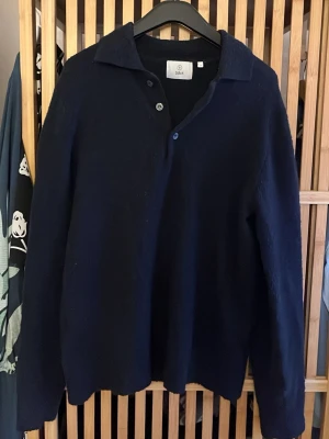 Piketröja - Hejsan, säljer en långärmad piké ifrån bläck. Tröjan är i väldigt bra skick. Vid frågor är det bara att skicka. 