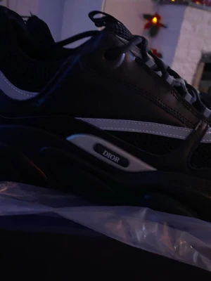 Skor - Svarta skor i storlek 42, köpte fel storlek så jag säljer den