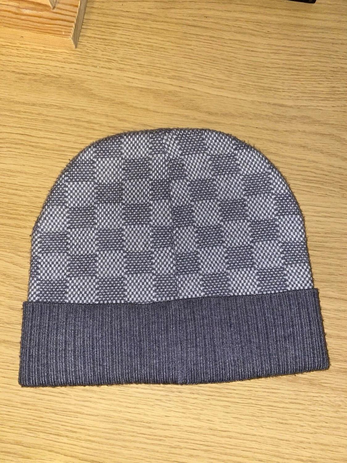 Grå rutig mössa från Louis Vuitton - 1