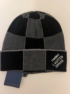 Lv mössa - Oanvänd, skickas inom kort tid