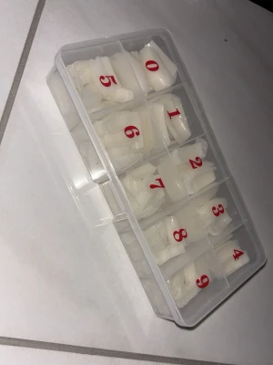 Lösnageltippar  - Låda med lösnageltippar