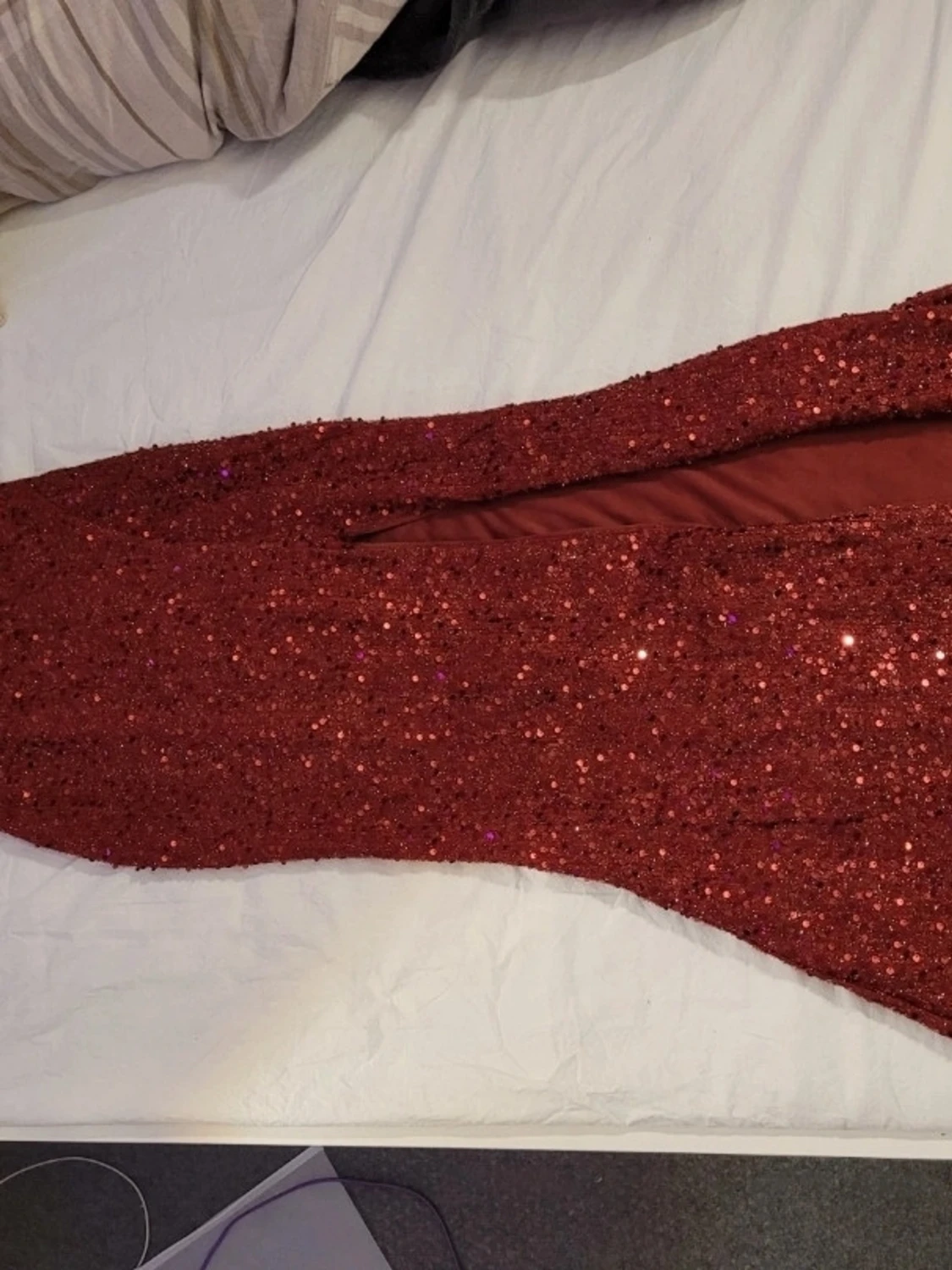 Vinröd glittrig långklänning - 1