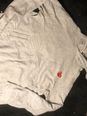 Play hoodie - Fin play hoodie i strl L mycket bra skick