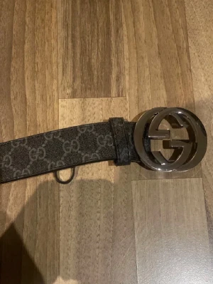 GG bälte - Säljer detta snygga GG bälte till ett mycket bra pris. Bältet är sprillans nytt. 95 cm långt. Tveka inte att höra av dig om du har frågor.