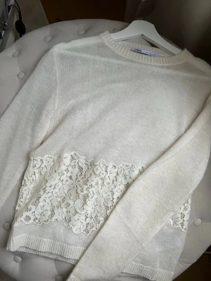 spets topp - så fin!! använd typ en gång❤️lägger ut igen då förra köparen ångra sig 