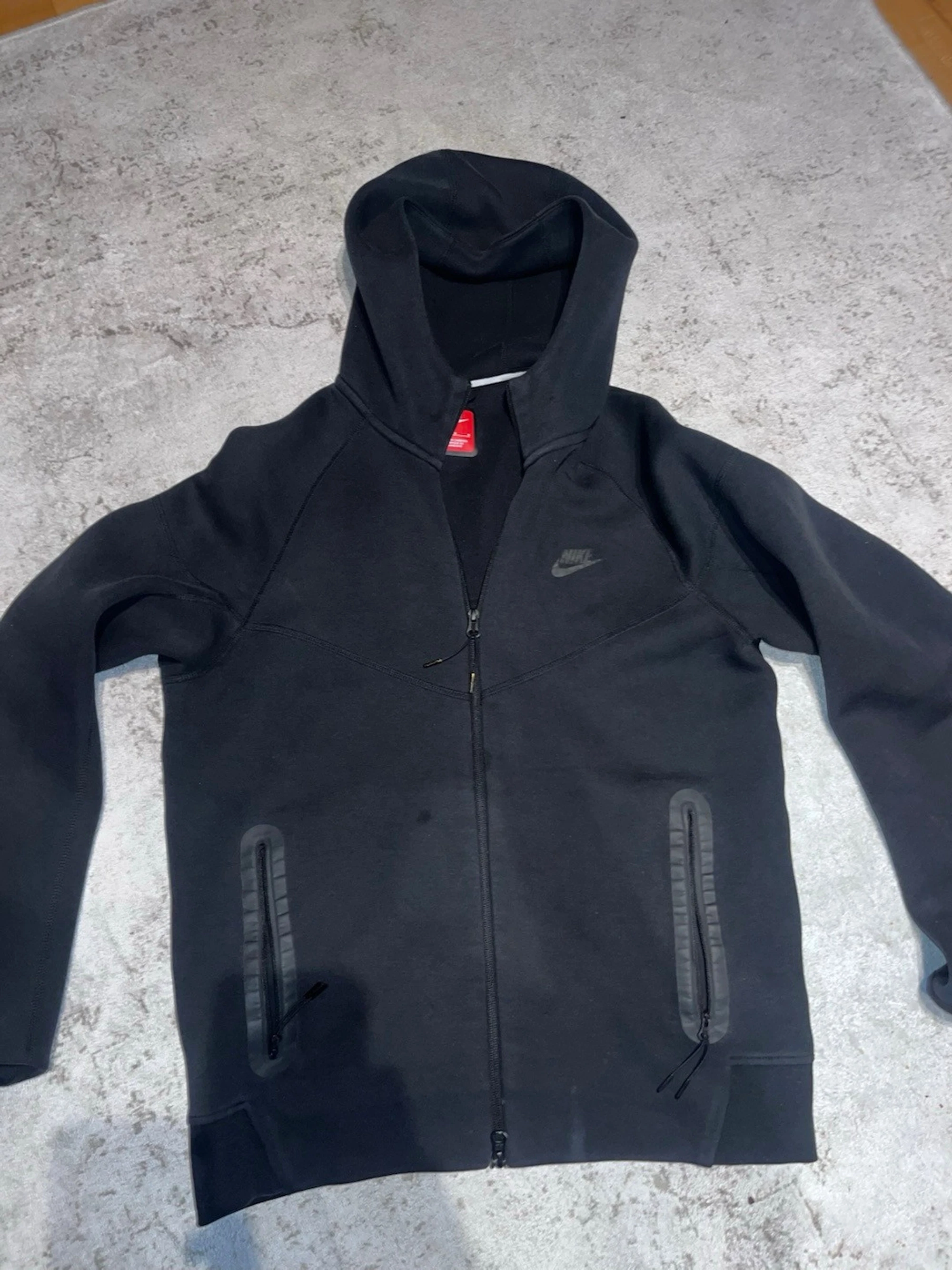 Nike tech fleece svart 