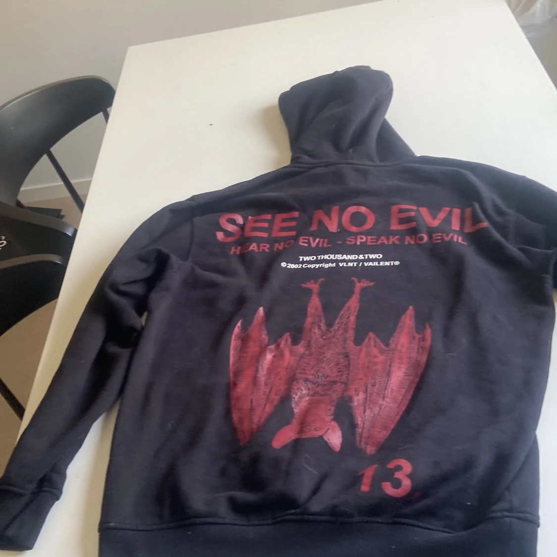 Svart hoodie från Vailent med tryck - 1