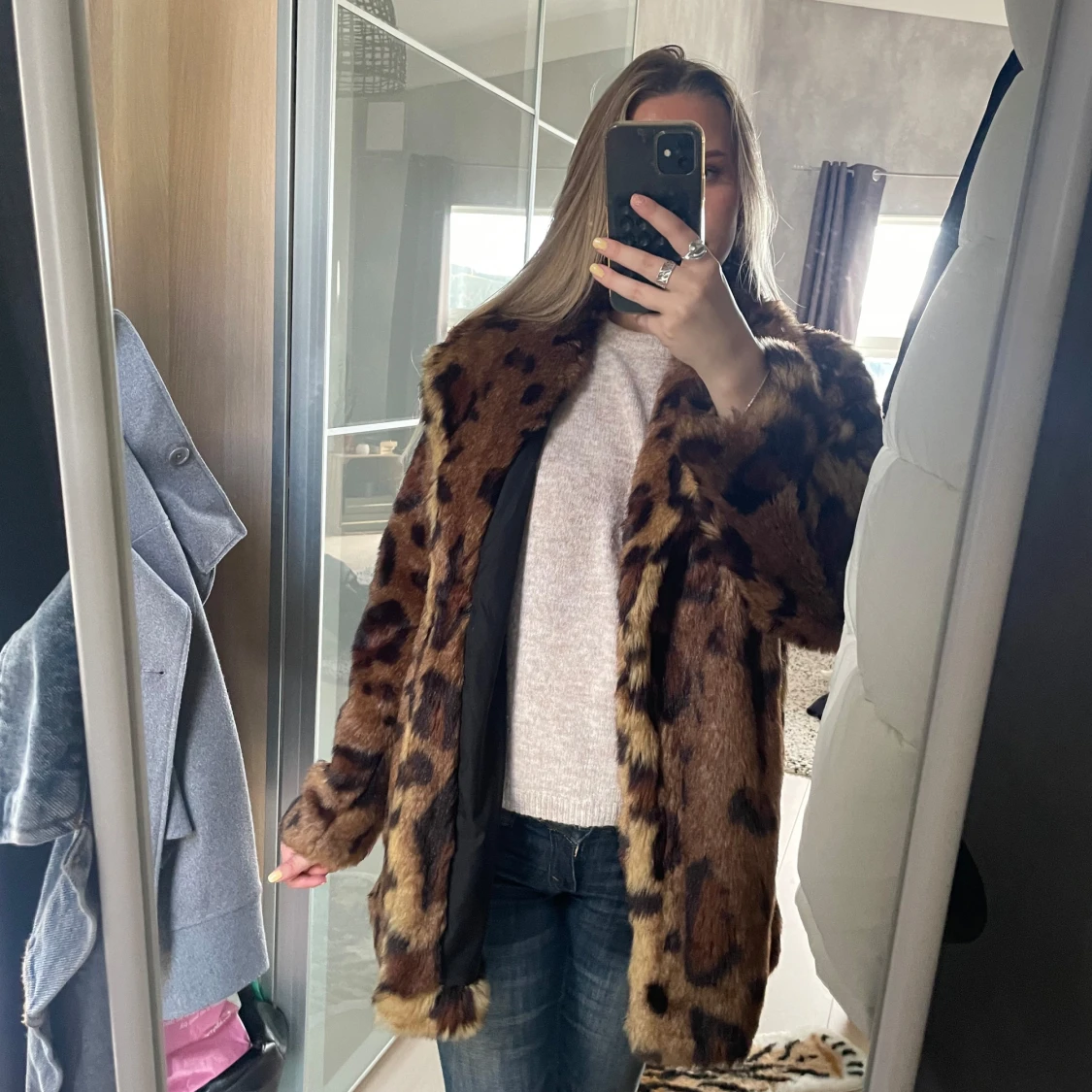 Leopardmönstrad pälsjacka - 2