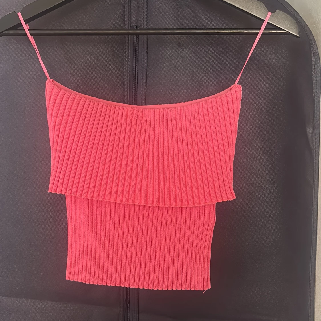 Ribbad rosa linnetopp i storlek S - 1