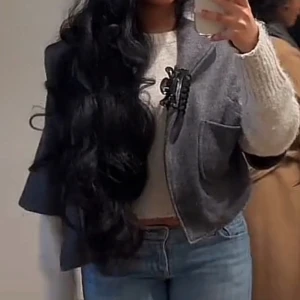 Tre kvarts poncho jacka från Zara - Skitsnygg jacka perfekt till hösten, från zara barn. Sista är en lånad bild💓