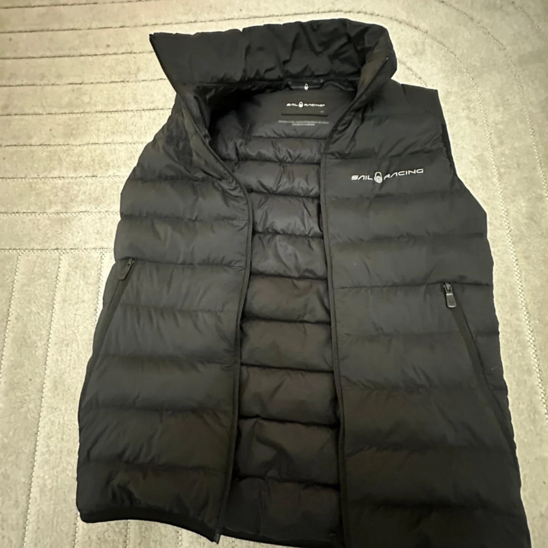 Svart dunväst från Sail Racing - 1