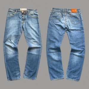 Limited edition jacob Cohen jeans  - Snygga blå jeans från Jacob Cohën, modell Type 688 LTD. Jeansen är i super bra skick och lappen där bak är såklart i hästpäls! Bara att höra av dig vid frågor eller funderingar! Pris ej hugget i sten