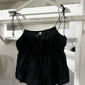 Volang topp - Super fin volang topp ifrån h&m. Stl 38