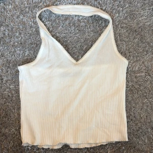 Vit ribbad halterneck - Strl xs men passar även en strl S. Pris kan diskuteras!