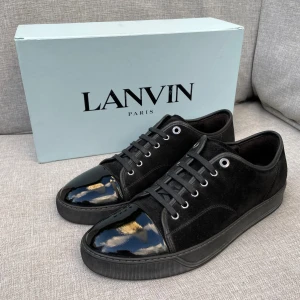 Lanvin skor(nyskick) - Hej! Säljer nu dessa sjukt snygga lanvin skor. Skorna är i nyskick! Har begränsat antal boxar och dustbag. Hör av dig vid frågor. 