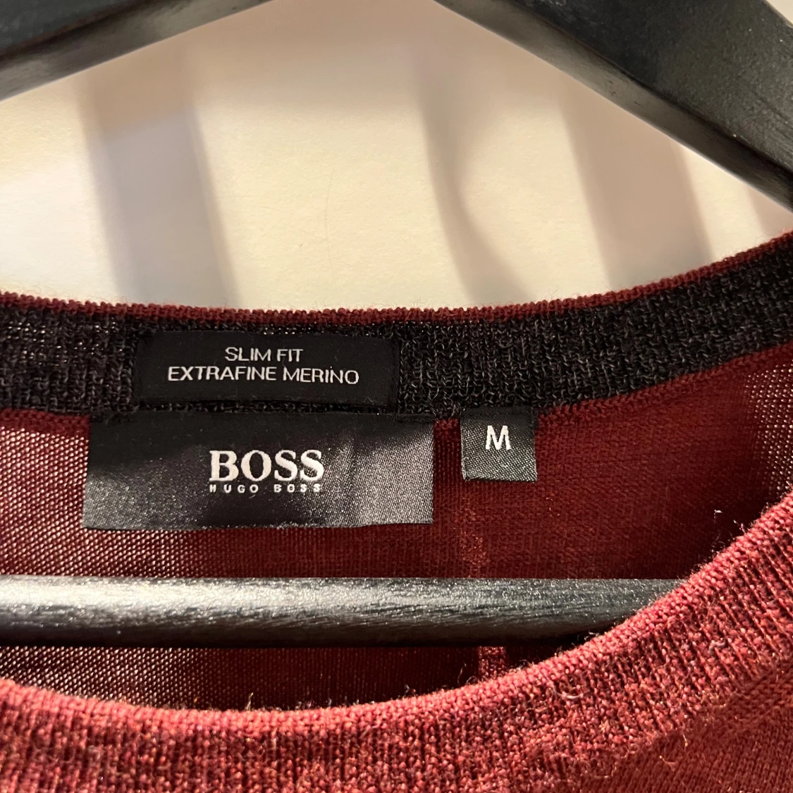 Vinröd merinoullströja från Hugo Boss  - 1