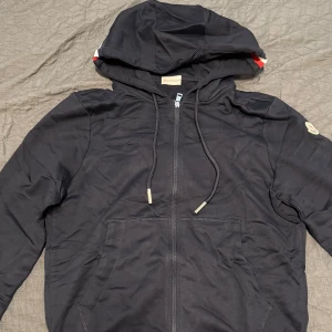 Moncler kofta - Helt ny jätte fin och bekväm 