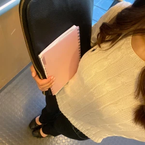 Vit tröja från Ralph Lauren - Använt ett par gånger, bra skick ändå! Pris kan diskuteras.