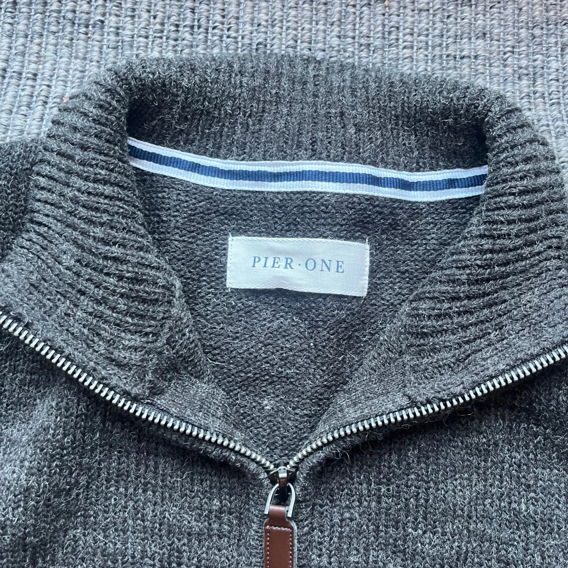 Grå stickad tröja från Pier One - 1