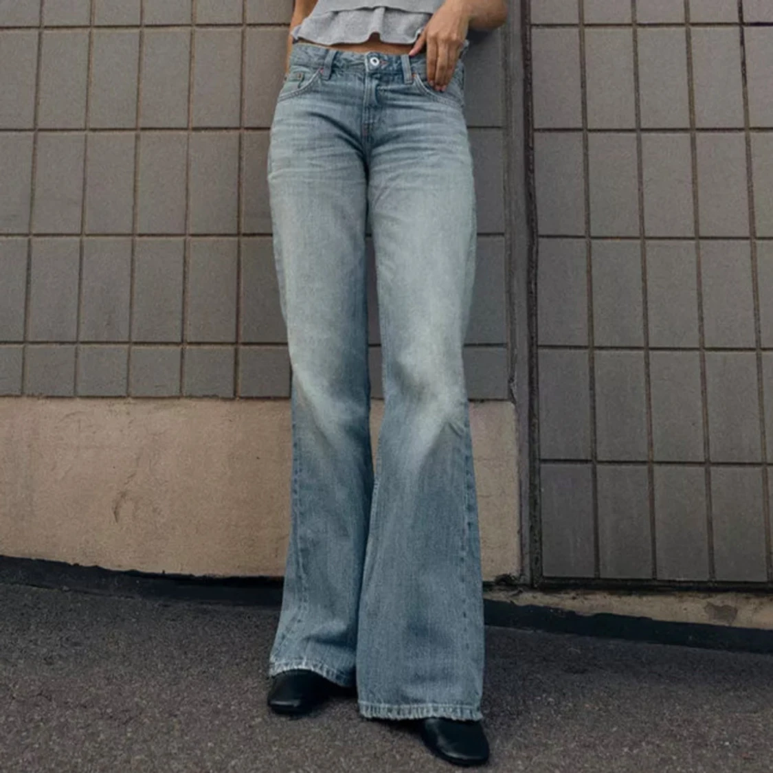 Ljusblå bootcut jeans low waist 