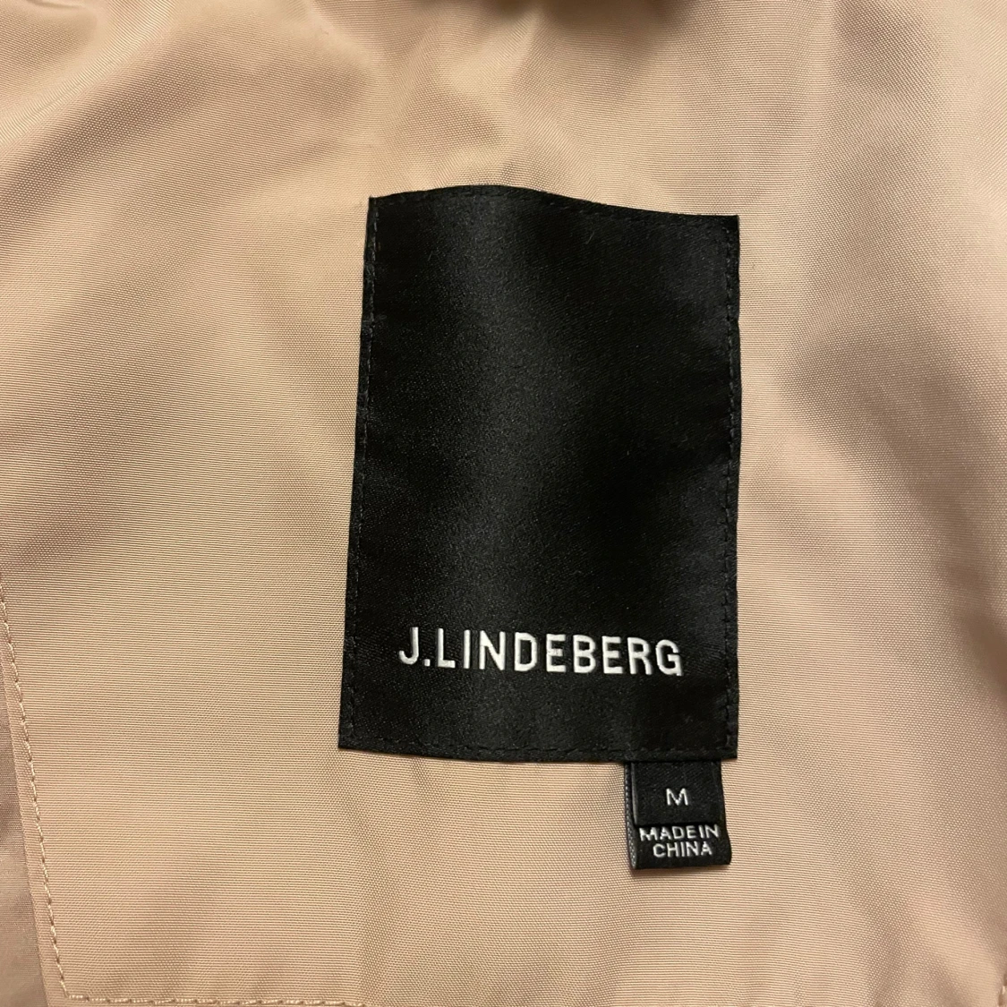 Beige vindjacka från J.Lindeberg M - 3
