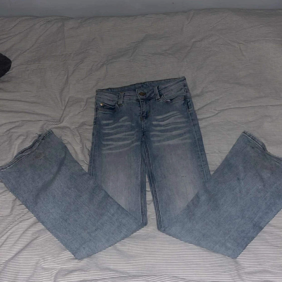 Ljusblåa weekday jeans  - 2