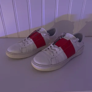 Valentino Open  - Röda Valentinos i storlek 42, Låda följer med.