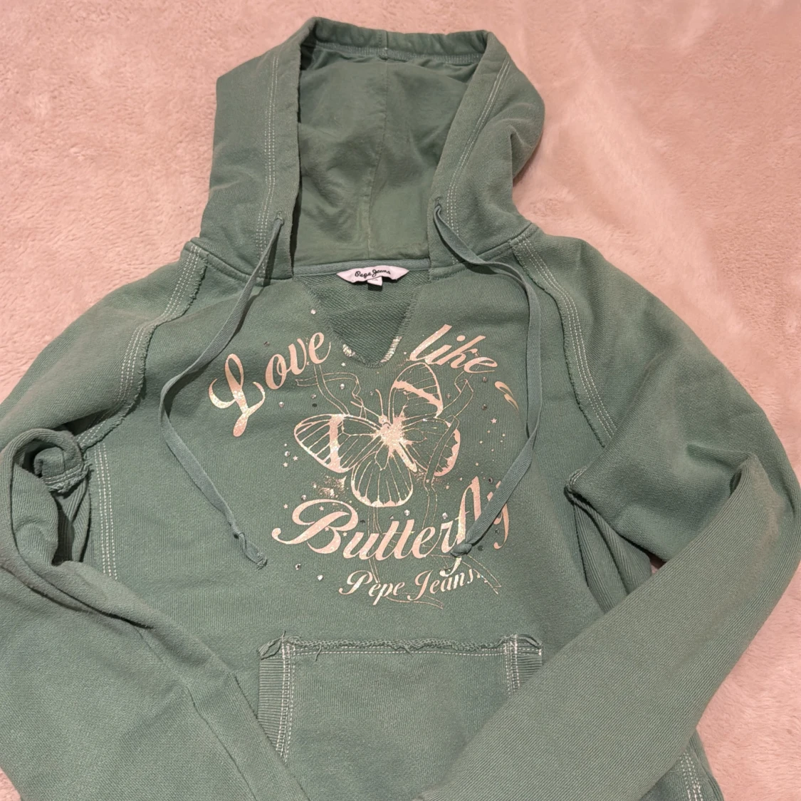 Grön hoodie med fjäril från Pepe Jeans - 1