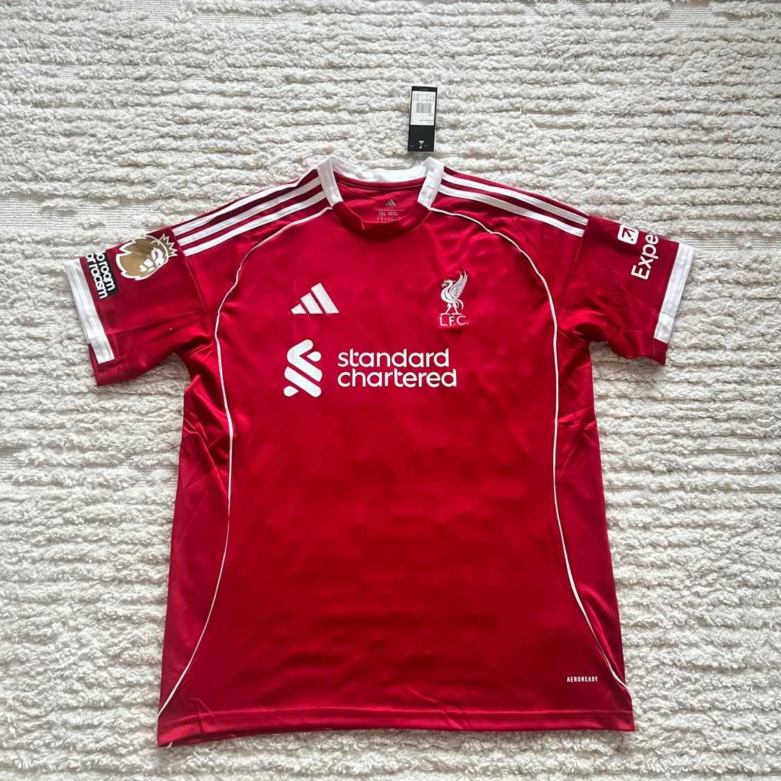 Isak Liverpool home jersey 25/26 - 1