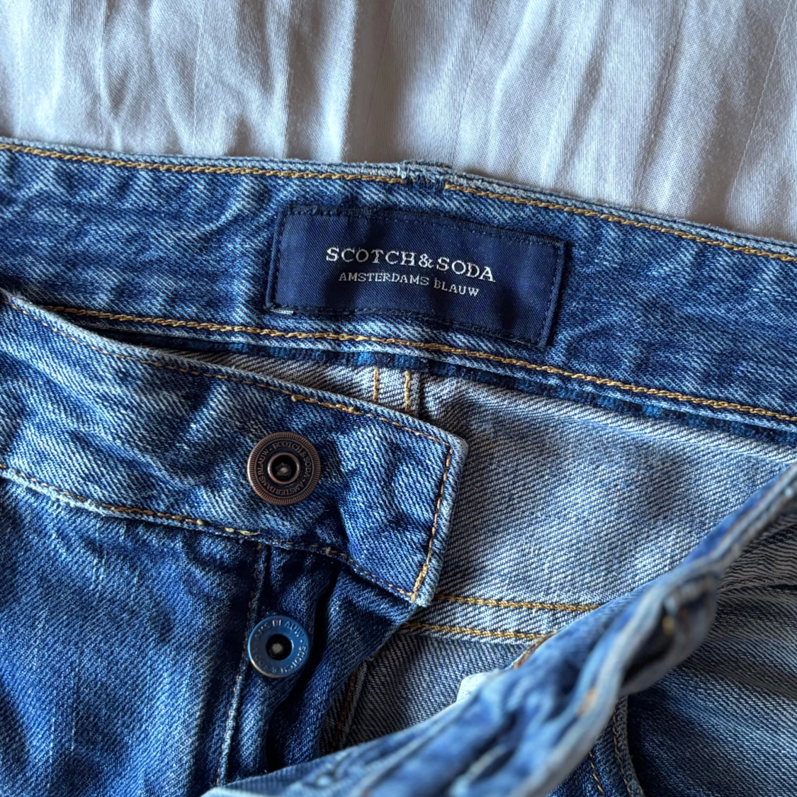 Blå slitna jeans från Scotch & Soda - 2