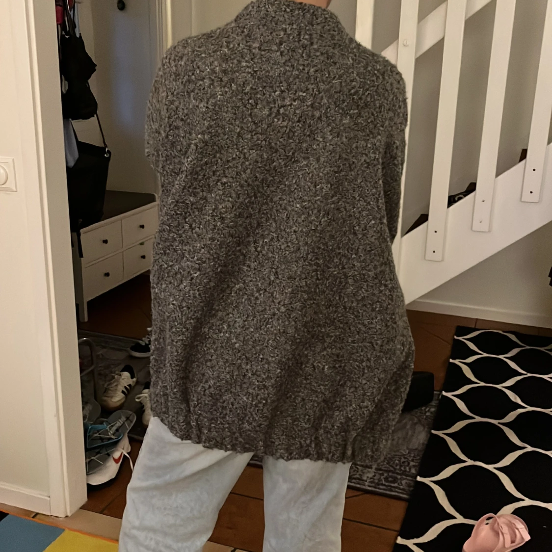 Grå kofta/jacka med knappar - 1