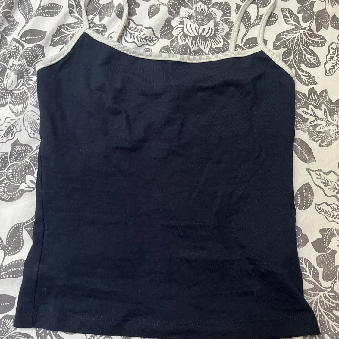 Mörkblå linnetopp från Bershka