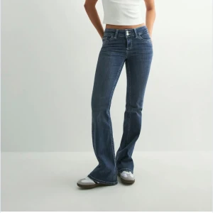 Blå bootcut jeans från Nelly - Snygga mörkblå bootcut jeans från Nelly💓