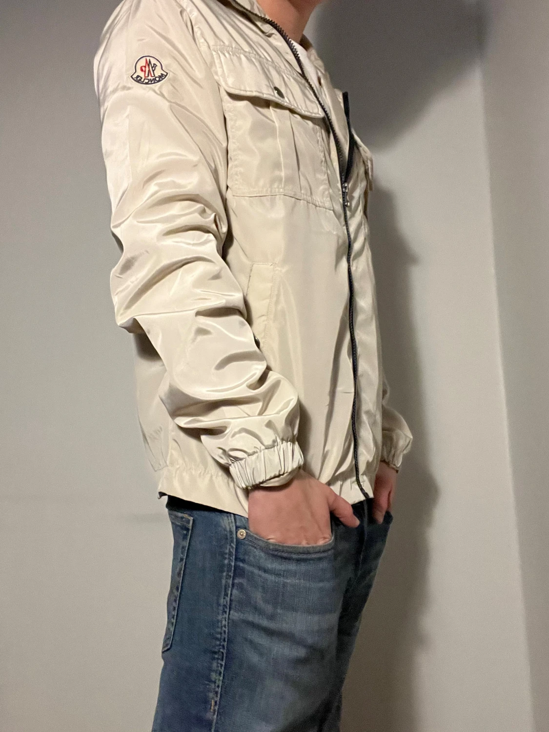 Beige vindjacka från Moncler - 2