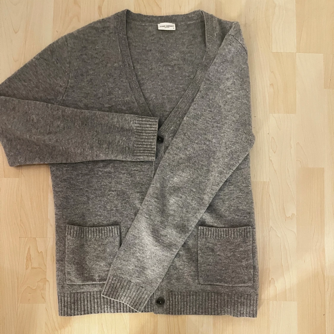 Grå kofta från John Henric
