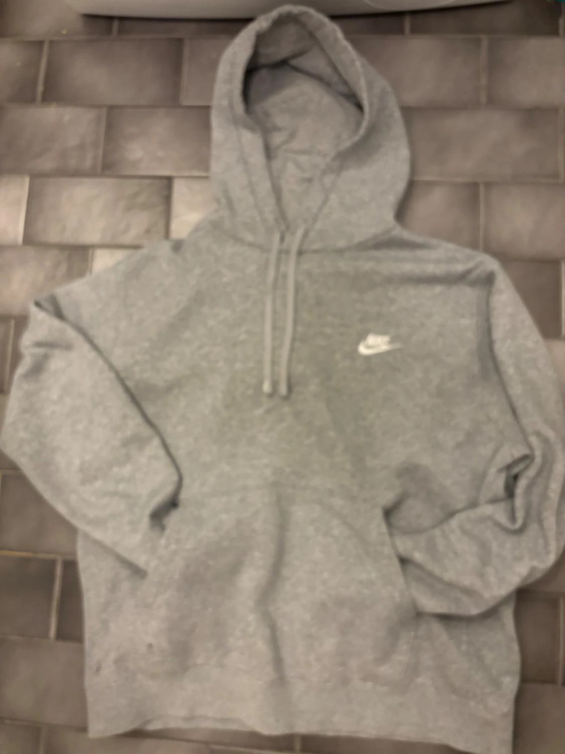 Grå hoodie från Nike med huva - 1