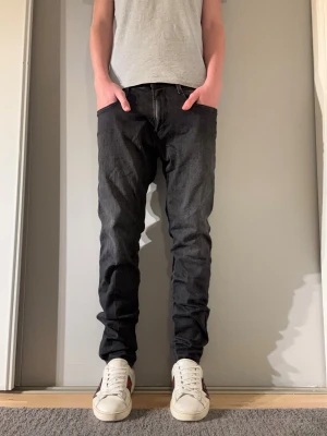 Replay Jeans - Replay Jeans| Storlek: 33/32| Modellen är 177 cm| Skick: 9/10| Pris: 349kr| Priset går alltid att diskutera!|