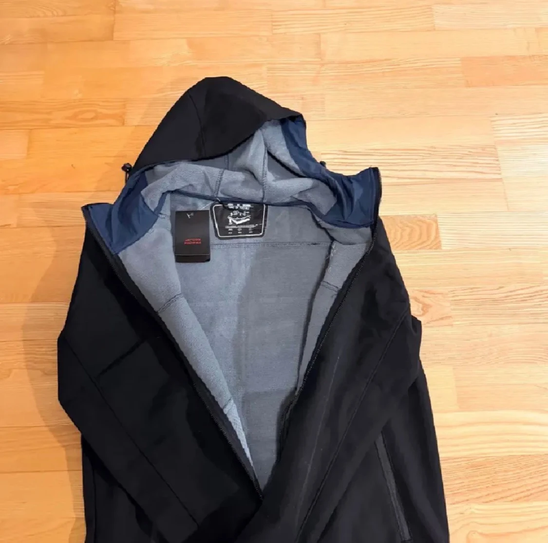 Svart vindjacka från Arc'teryx - 1