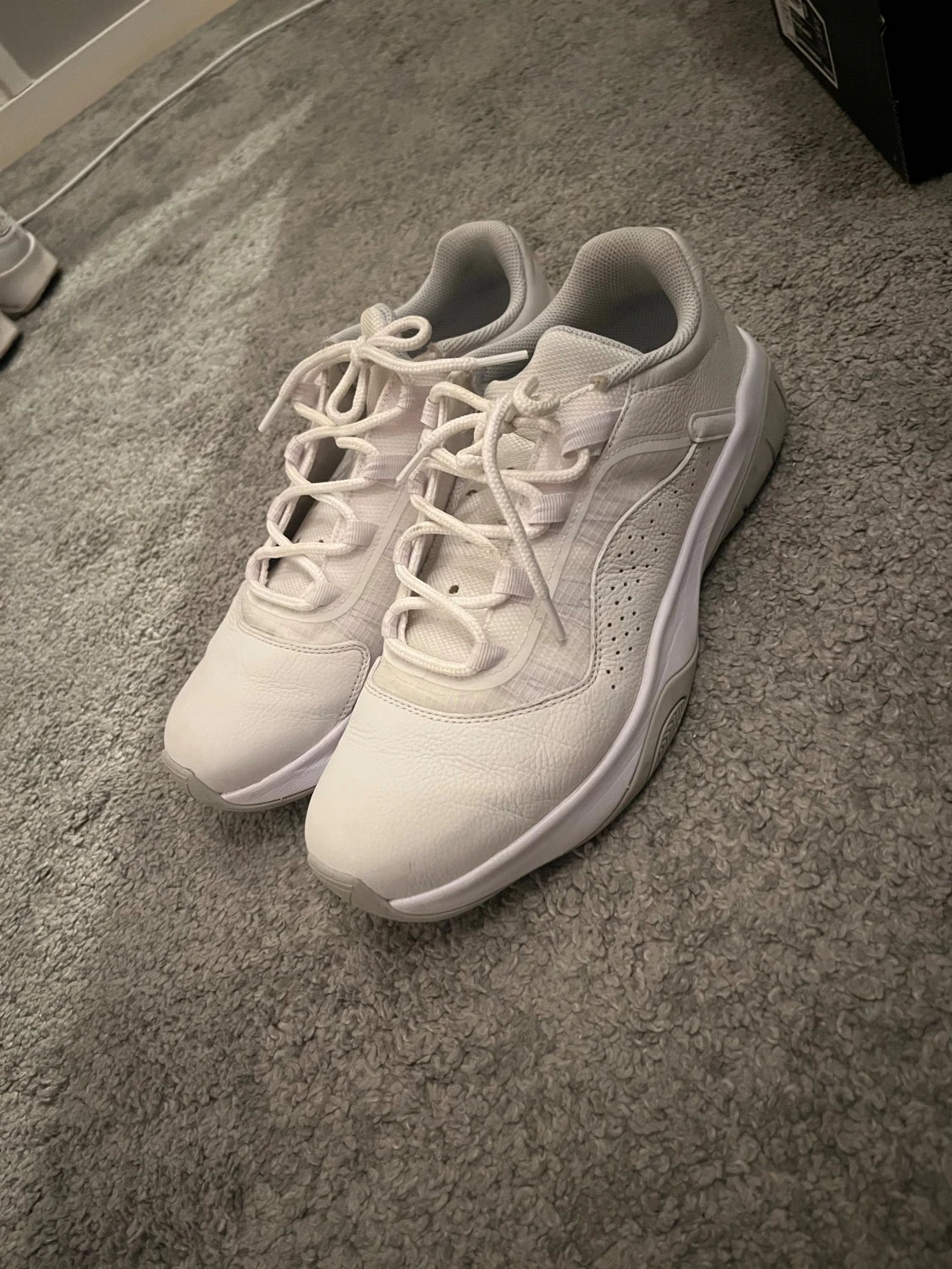 Vita Jordan sneakers med snörning - 1