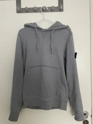 Grå stone island hoodie - Äkta!