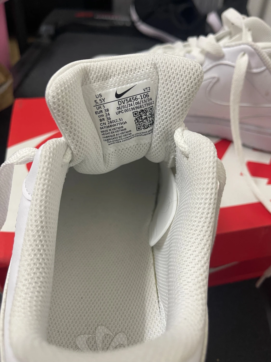 Nike Air Force 1 - 4