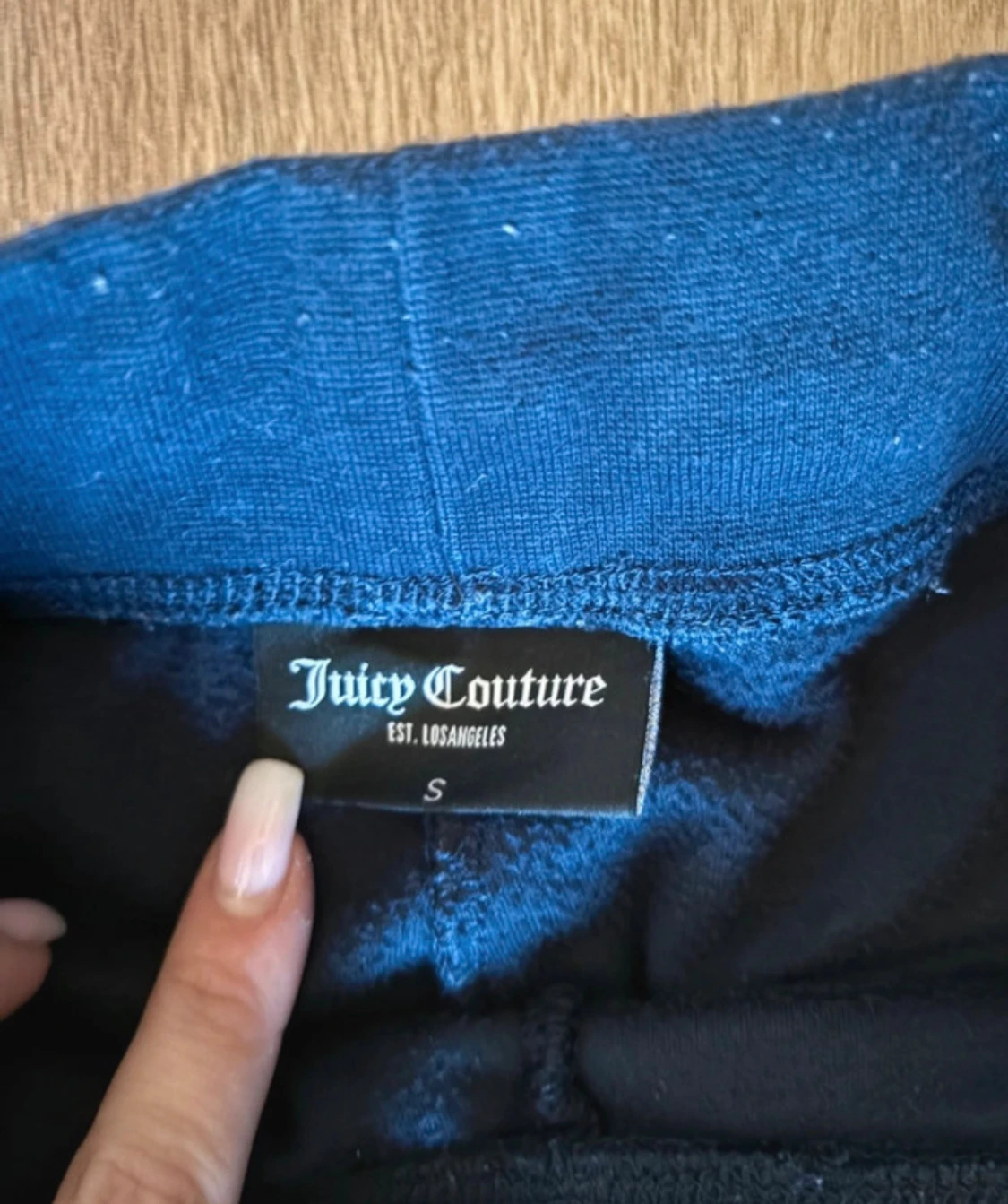 mörkblåa juicy byxor 