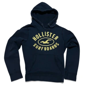 Mörkblå Hollister hoodie - Snygg mörkblå hoodie från Hollister. Hoodien är i storlek L och sitter perfekt. Va inte rädd för att ställa frågor!!!