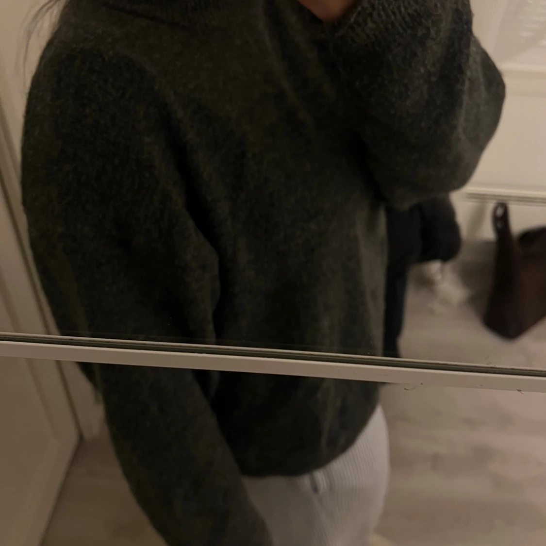 Mörkgrå stickad tröja från H&M - 1