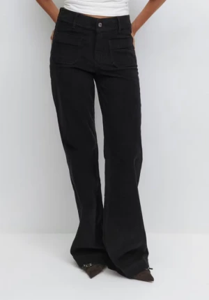 Front pocket cord jeans  - Säljer ett par machester jeans från Gina i mörk blå. Modell front pocket cord jeans. Nya med prislapp kvar 💗