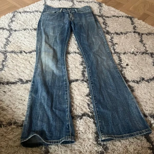 Levis jeans - Skitsnygga jeans från Levis som tyvärr inte kommer till så mycket användning. Defekter visas på bild. 