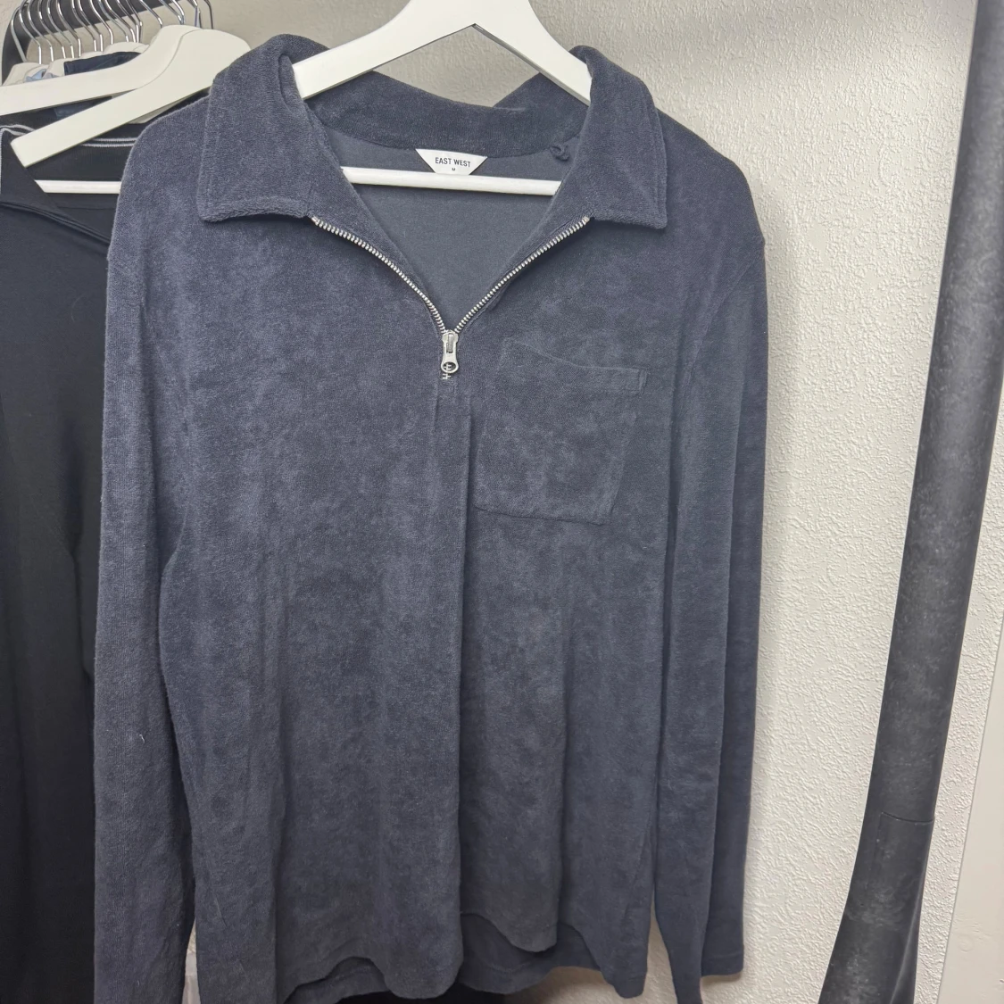 Mörkgrå frottétröja från East West