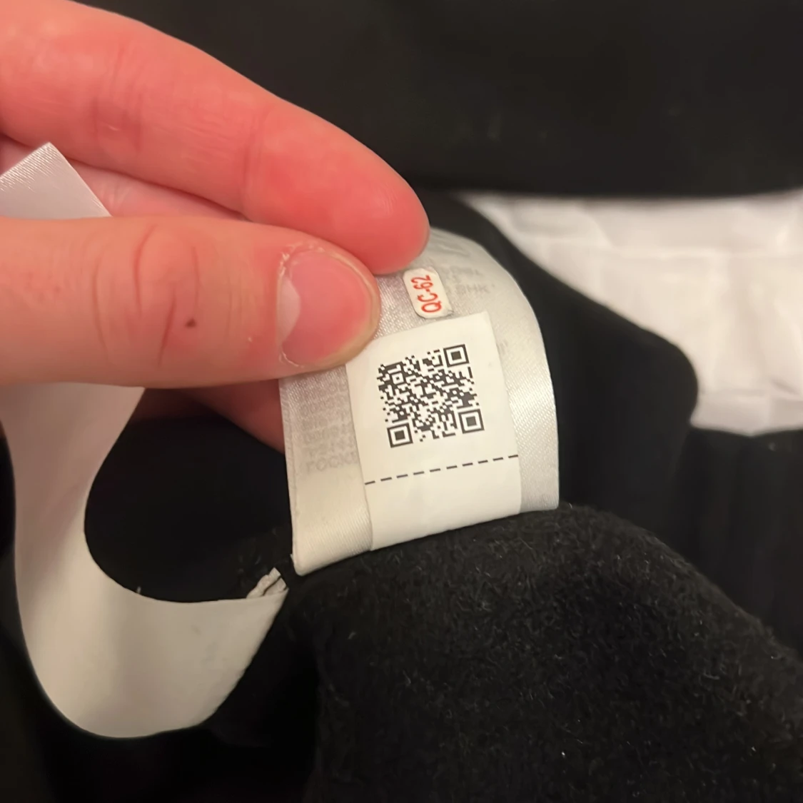 Svart sweatshirt från Tommy Hilfiger - 4